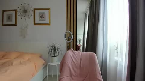 Nicole online show from February 6, 7:01 am