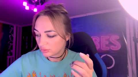 Snapshot of blonde_temptation chatting on October 10, 6:46 pm Meryem online show from October 10, 6:46 pm