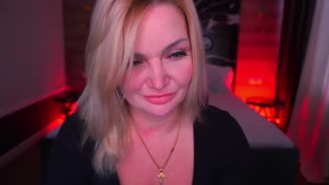 Snapshot of blondeviva chatting on October 9, 7:23 am Blonde online show from October 9, 7:23 am