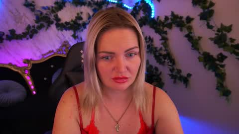 Snapshot of blondeviva chatting on October 20, 7:44 am Blonde online show from October 20, 7:44 am