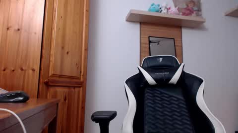 blondyelena online show from March 17, 7:45 am