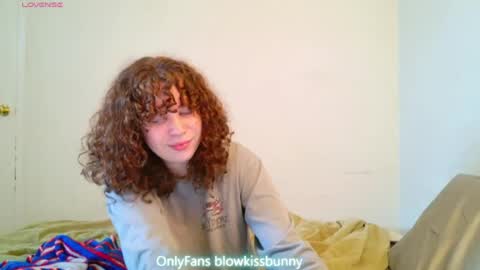 Blow Kiss Bunny online show from June 20, 12:20 pm