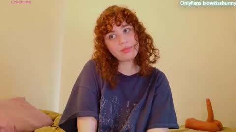 Blow Kiss Bunny online show from March 4, 2:12 pm