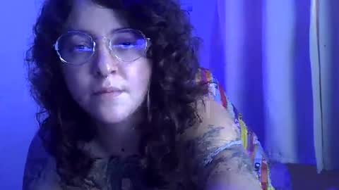 Snapshot of blue_liz chatting on October 4, 7:40 pm blue_liz online show from October 4, 7:40 pm
