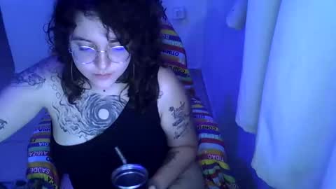 Snapshot of blue_liz chatting on October 5, 9:09 pm blue_liz online show from October 5, 9:09 pm
