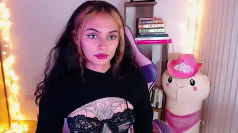 Snapshot of bluee_v chatting on October 11, 11:18 pm Im Abril .. Nice to meet you thumb up me please its important INDEPENDENT MODEL online show from October 11, 11:18 pm