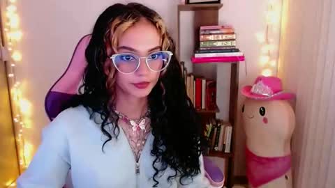 Im Abril .. Nice to meet you  thumb up me please its important  INDEPENDENT MODEL online show from October 21, 2:15 am