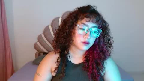 Snapshot of blueevelvet chatting on September 29, 2:16 am Bluee online show from September 29, 2:16 am