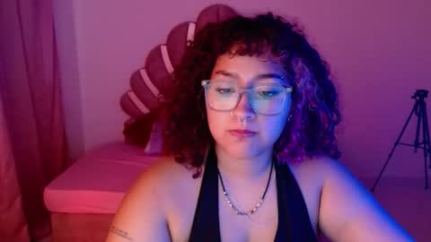 Snapshot of blueevelvet chatting on September 19, 9:58 pm Bluee online show from September 19, 9:58 pm