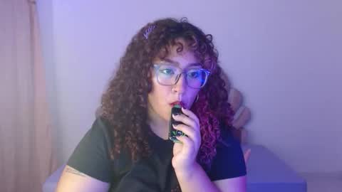 Snapshot of blueevelvet chatting on September 26, 7:44 pm Bluee online show from September 26, 7:44 pm