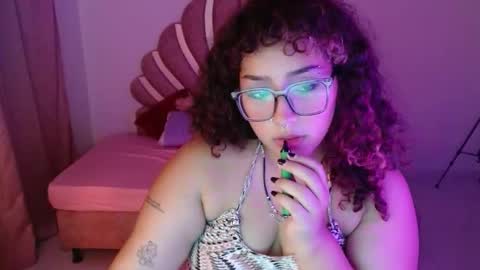 Snapshot of blueevelvet chatting on September 21, 10:41 pm Bluee online show from September 21, 10:41 pm