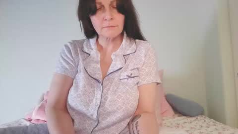 BlueEyes40DDDs online show from November 28, 4:04 am