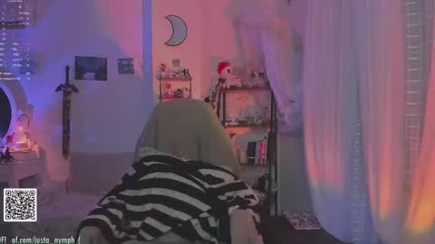 Snapshot of blushing_nymph chatting on October 3, 3:22 am Im Nym Justa nymph on twitter and IG online show from October 3, 3:22 am