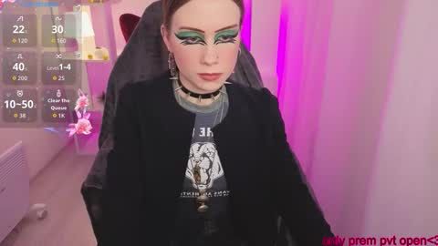 Karen online show from December 17, 8:24 pm