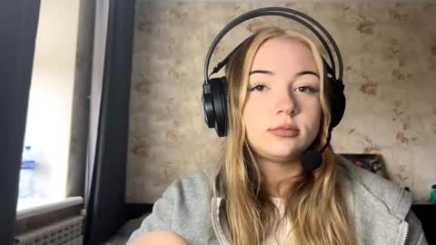 Ella online show from October 17, 7:11 am