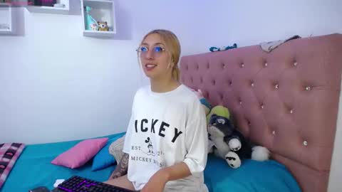 Soffy Brooks Independent model online show from October 28, 5:13 am