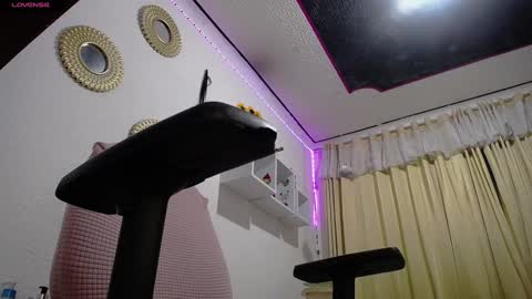 Snapshot of bonny_clyde_xx_ chatting on December 18, 7:58 am Soffy Brooks Independent model online show from December 18, 7:58 am