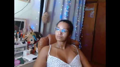 Snapshot of bonvivantb chatting on February 24, 1:22 am Queen Bon Vivantt online show from February 24, 1:22 am