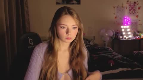 Snapshot of booozekirs_ chatting on October 7, 3:27 pm Milena online show from October 7, 3:27 pm
