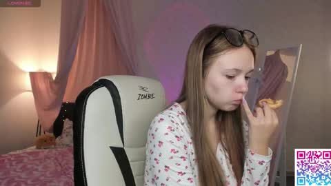 Snapshot of booozekirs_ chatting on September 25, 2:32 am Milena online show from September 25, 2:32 am