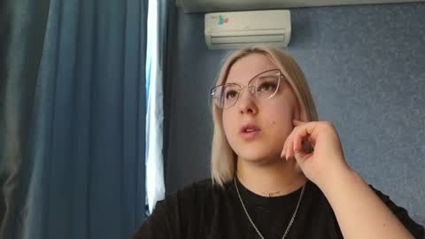 Belle  online show from March 27, 8:05 am