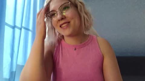 Snapshot of brandy__stars chatting on September 20, 5:28 am Belle online show from September 20, 5:28 am