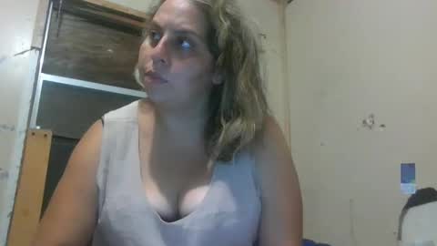 Snapshot of bratbrat23 chatting on October 6, 1:22 am Bay online show from October 6, 1:22 am