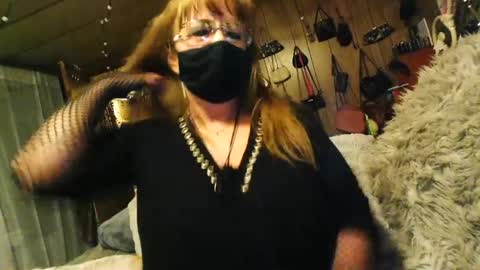 Snapshot of breezywinds963 chatting on October 9, 1:43 am breezywinds963 online show from October 9, 1:43 am