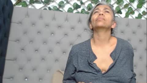 BRENDA VELASQUEZ online show from January 12, 2:44 pm