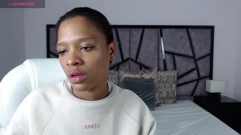 Snapshot of brendathompson_ chatting on March 1, 12:01 pm Brenda online show from March 1, 12:01 pm