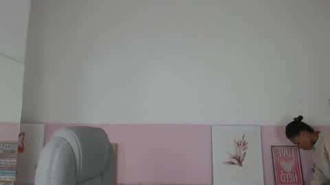 Snapshot of brendathompson_ chatting on February 17, 12:27 pm Brenda online show from February 17, 12:27 pm