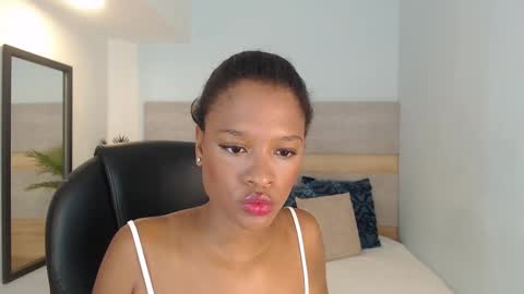 Snapshot of brendathompson_ chatting on September 16, 2:19 am Brenda online show from September 16, 2:19 am
