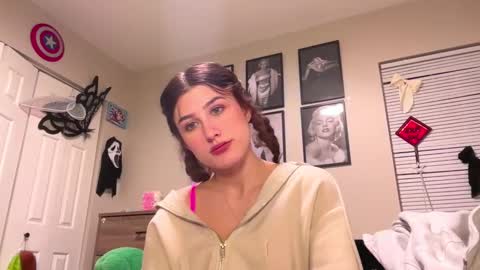 Snapshot of briadominick chatting on February 27, 5:13 am Brianna3 online show from February 27, 5:13 am