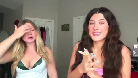 Snapshot of briadominick chatting on September 27, 8:16 pm Brianna3 online show from September 27, 8:16 pm