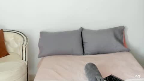 Snapshot of briannawhite10 chatting on October 1, 2:22 pm briannawhite10 online show from October 1, 2:22 pm