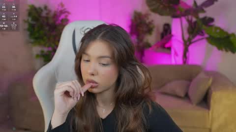 Diamonds Girls online show from February 9, 8:02 pm