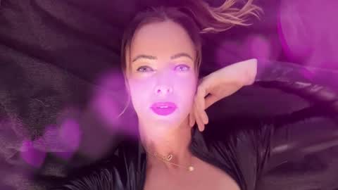 Snapshot of brinny_grace chatting on September 15, 8:44 am brinny_grace online show from September 15, 8:44 am