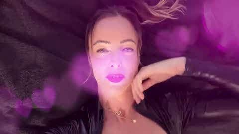Snapshot of brinny_grace chatting on September 24, 10:47 am brinny_grace online show from September 24, 10:47 am