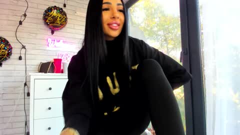 britney_charm online show from October 17, 6:05 am