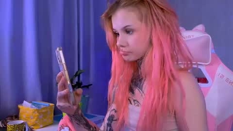 Snapshot of britney_lynch chatting on September 28, 9:20 pm Britney online show from September 28, 9:20 pm