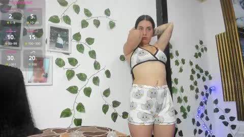 brittanyy20 online show from November 5, 9:25 am