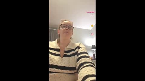Snapshot of brkenprincess81 chatting on September 10, 4:23 am brkenprincess81 online show from September 10, 4:23 am