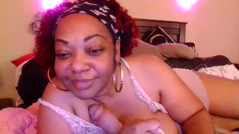 Snapshot of brownroundrenee chatting on February 5, 9:50 pm brownroundrenee online show from February 5, 9:50 pm