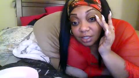 Snapshot of brownroundrenee chatting on October 3, 6:13 pm brownroundrenee online show from October 3, 6:13 pm