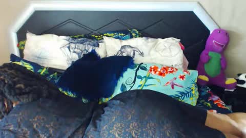 bulkyyass4u online show from December 16, 10:43 am