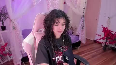 Snapshot of bunny_curly chatting on October 21, 3:05 pm Bunny online show from October 21, 3:05 pm