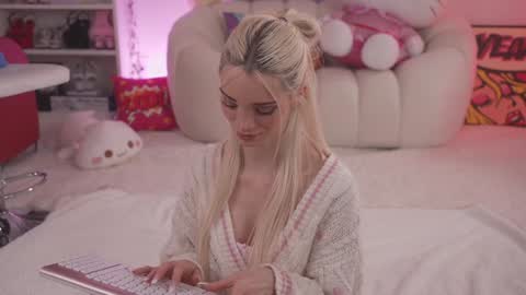 Stella online show from February 8, 10:08 pm