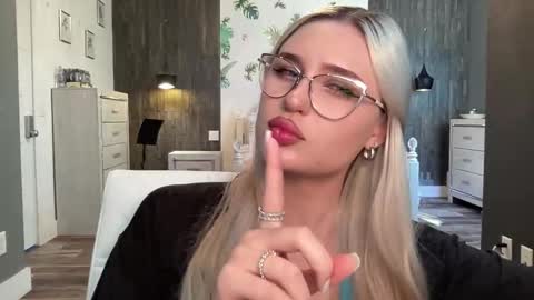 Snapshot of bunnykhalessi chatting on October 20, 9:51 pm OnlyFans BunnyKhalessi online show from October 20, 9:51 pm