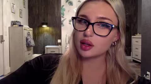 Snapshot of bunnykhalessi chatting on October 17, 2:26 am OnlyFans BunnyKhalessi online show from October 17, 2:26 am