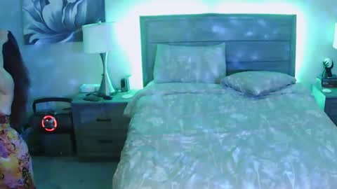 Snapshot of busybee83 chatting on October 9, 6:23 pm busybee83 online show from October 9, 6:23 pm